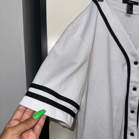 Button-down Oversized Jersey - US S - Unisex - Black - White - Forever 21 - Picture 9 of 11